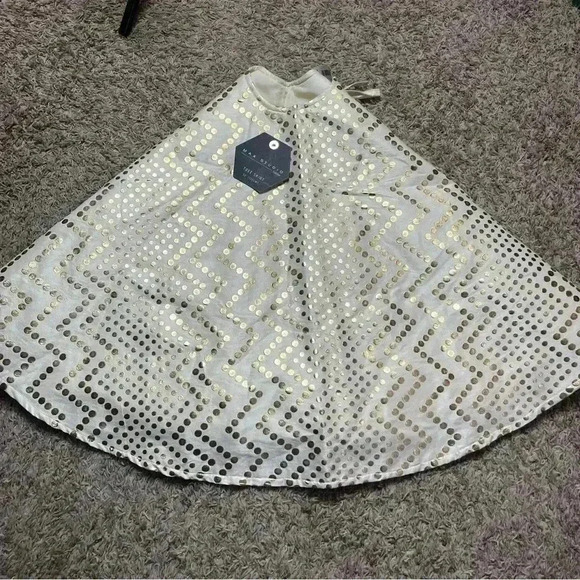 Max Studio Tree Skirt Holiday Christmas Cream Gold Dots Tie Closure 52” NWT - Picture 1 of 6